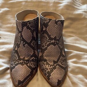 Dolce Vita Black and Gray Mules with Sleek Silhouette